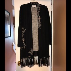 Long black sweater w fringe - L